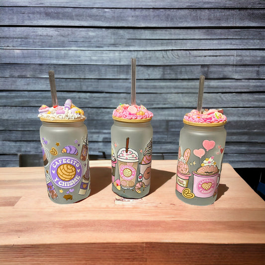 Iced Coffee Lovers 16 oz Frosted Glass Can w/ Decorative Bamboo Lid Decoden Glass Can Cafecito y Chisme Theme Frosted Libbey Glass - The Deco Den